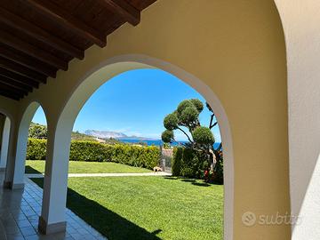 Elegante Villa Bifamiliare sul Mare