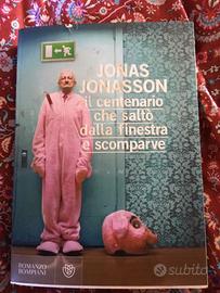 Il centenario che saltò dalla finestra e scomparve