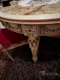 Sala da pranzo con tavolo, credenza e 4 sedie