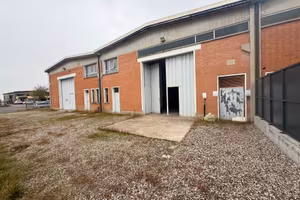 Immobile di 472 m² con 2 locali a Crevalcore