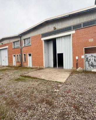 Immobile di 472 m² con 2 locali a Crevalcore