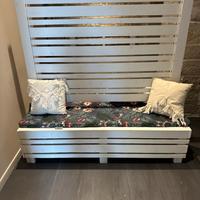 Panca in legno con doppia seduta e cuscini