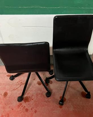 Due Poltroncine rivestite pelle nera con Ruote