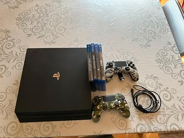 Ps4 pro con 2 giochi e 2 controller