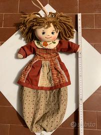 Bambola In Stoffa Porta Sacchetti appendibile