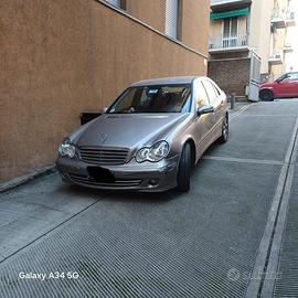 Mercedes grigio