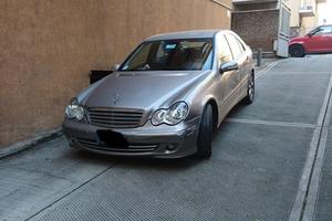 Mercedes grigio