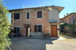 Casa semi indipendente su due livelli con cantina