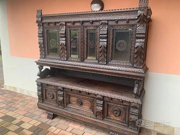 Tavolo credenza 6 sedie tutto lavorato ed intaglia