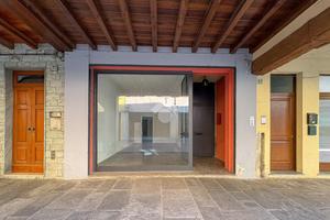 NEGOZIO A CASTELLEONE