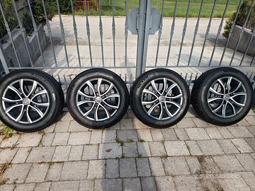 Gomme 4 stagioni con cerchi. Dimensioni 205/60 R16