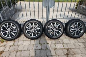 Gomme 4 stagioni con cerchi. Dimensioni 205/60 R16