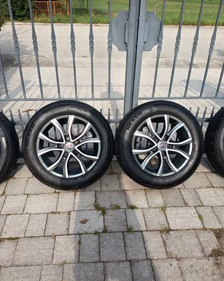Gomme 4 stagioni con cerchi. Dimensioni 205/60 R16