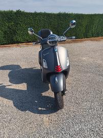 vespa GTS 300 SUPERSPORT HPE