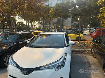 Toyota CH-R 1.8 business