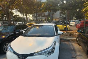 Toyota CH-R 1.8 business