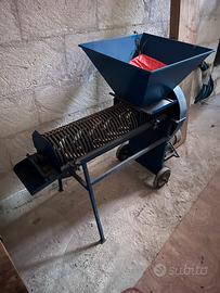 Macchina per pulire mandorle