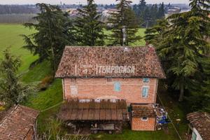 VILLA LIBERA SU 4 LATI - TRATTABILE