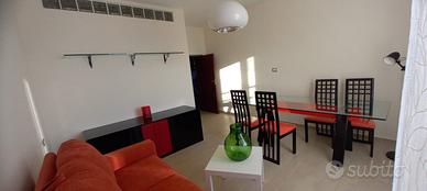 Tavolo in cristallo da soggiorno compreso di sedie