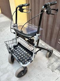 Deambulatore a quattro ruote (rollator)