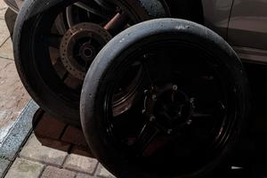 Cerchi yamaha r6 '02 con gomme pirelli sc3