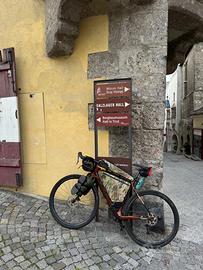 Borsa bikepacking Kicking Donkey fatta a mano X33