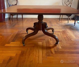 Tavolo inglese in piuma di mogano