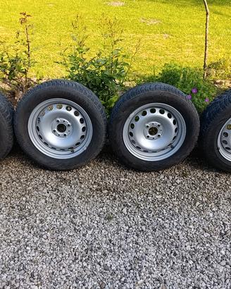 Cerchi in ferro da 14" con gomme