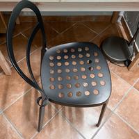 Sedia Ikea nera in ferro con cuscino incluso