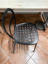 Sedia Ikea nera in ferro con cuscino incluso