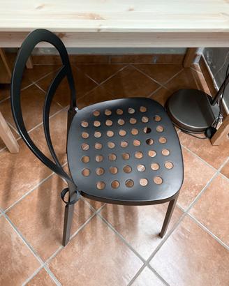 Sedia Ikea nera in ferro con cuscino incluso