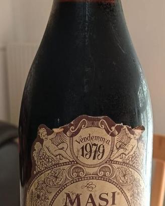 Bottiglia vino Amarone vendemmia 1979