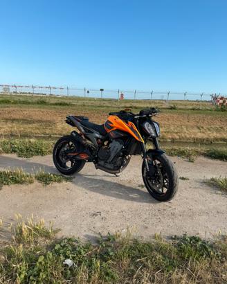 KTM DUKE 790L