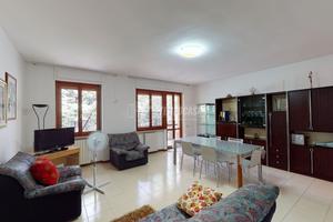 Quadrilocale con garage e mansarda