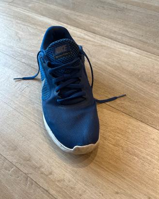 Nike Revolution 3