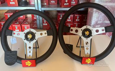 Volante momo prototipo grigio