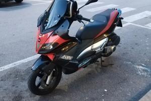 Aprilia SR Max 300 - 2012