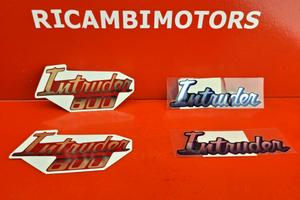 ADESIVO EMBLEMA DECALCO SUZUKI INTRUDER