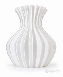 Vaso bianco traslucido moderno design ondulato
