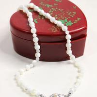 Collana vintage madreperla con chiusura in argento