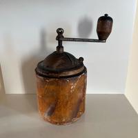 Antico macinino da caffè