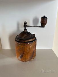 Antico macinino da caffè