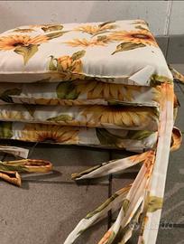 4 cuscini con federa a fiori