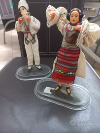 Romania personaggi in costume tipico in stoffa