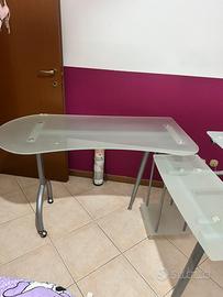 Scrivania porta pc in vetro