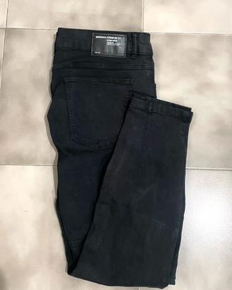Pantaloni cargo neri Bershka slim, Tasche Laterali