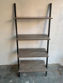 Scaffale a scala