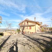 Villa bifamiliare predisposta per due famiglie