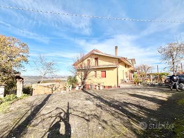 Villa bifamiliare predisposta per due famiglie