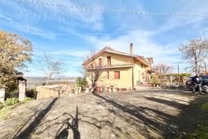 Villa bifamiliare predisposta per due famiglie